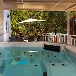 Villa Lora *