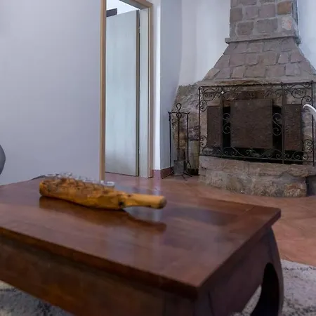 Lora דוברובניק