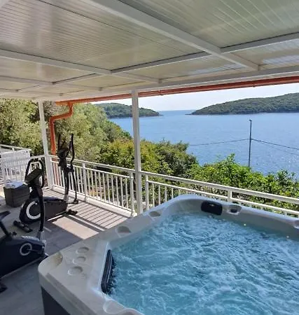 Lora Villa *