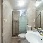 Lora Villa *